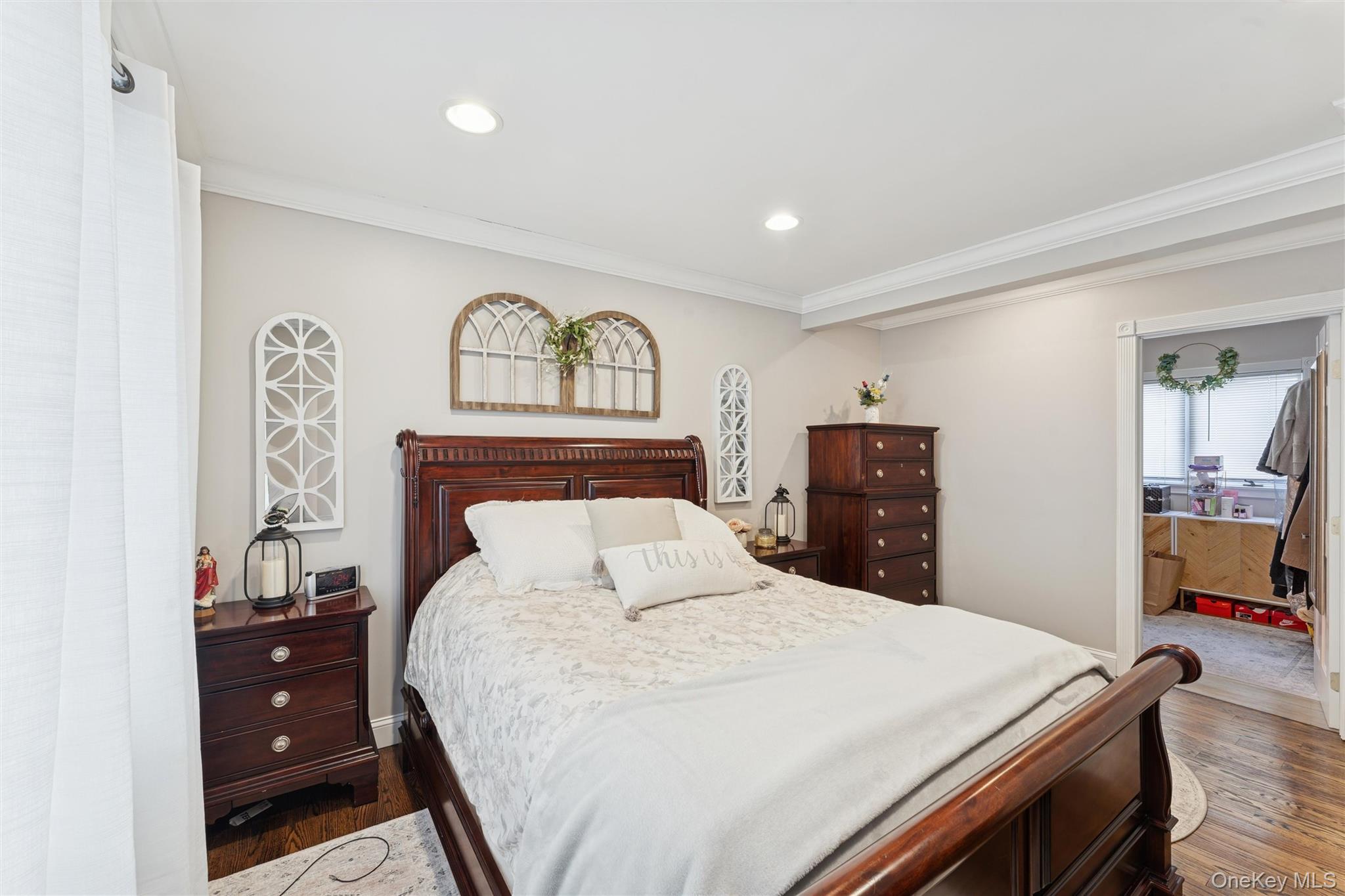 #12 photo, 1066 Merillon Avenue, वेस्टबरी Westbury , NY 11590