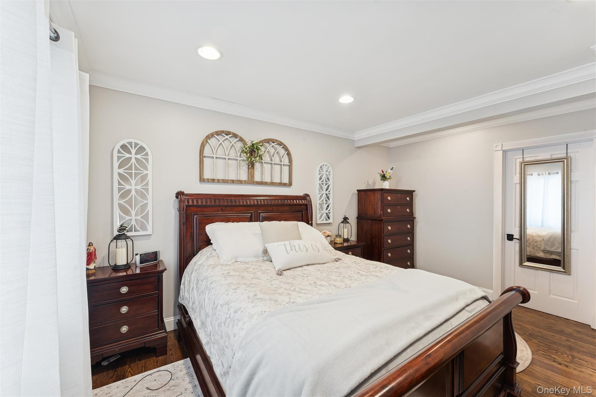 #13 photo, 1066 Merillon Avenue, वेस्टबरी Westbury , NY 11590