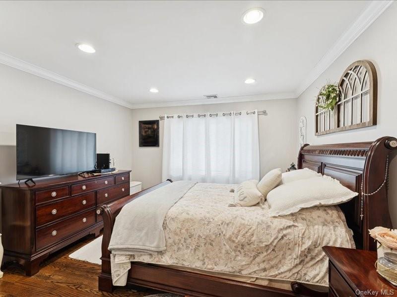 #14 photo, 1066 Merillon Avenue, वेस्टबरी Westbury , NY 11590