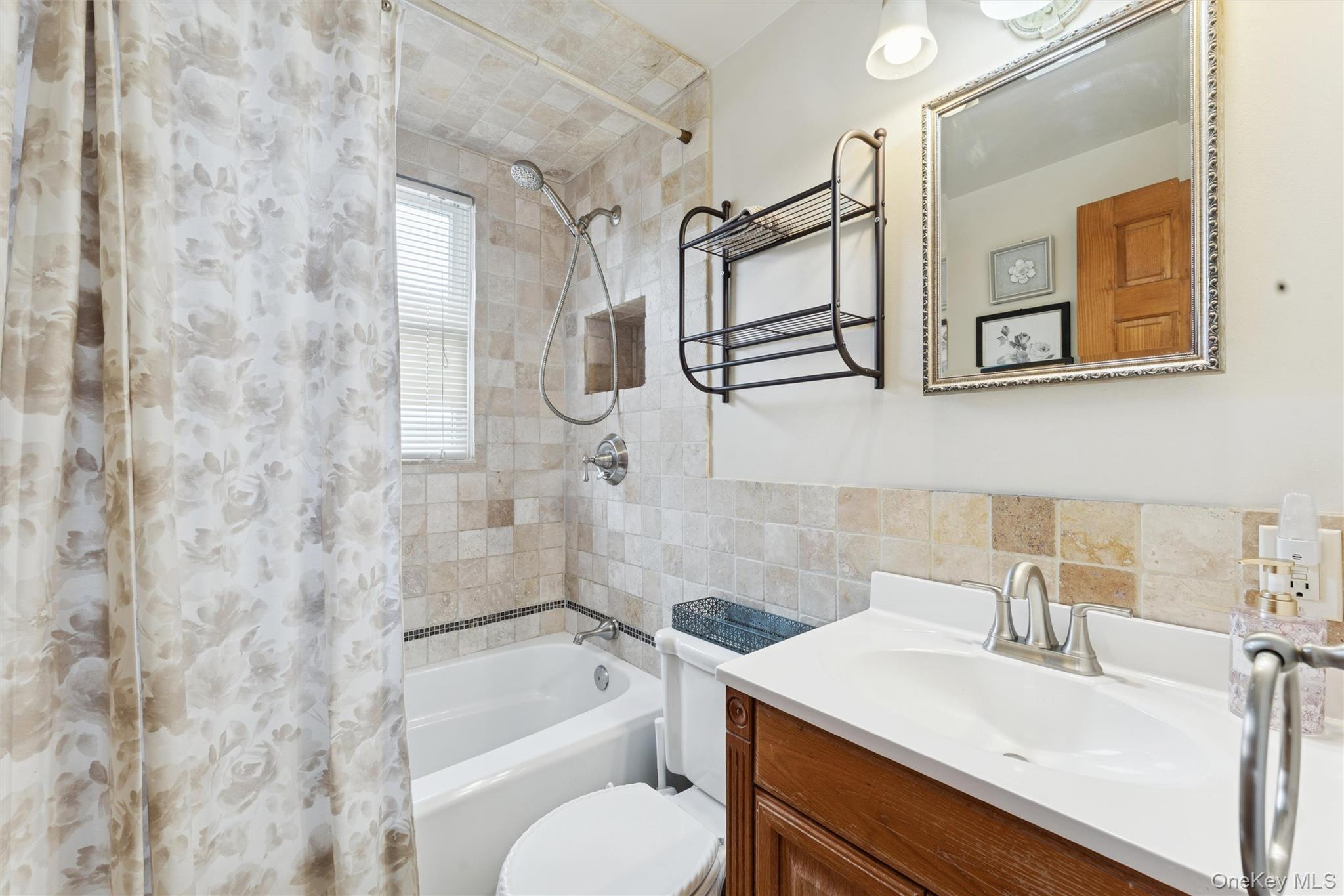 #19 photo, 1066 Merillon Avenue, वेस्टबरी Westbury , NY 11590