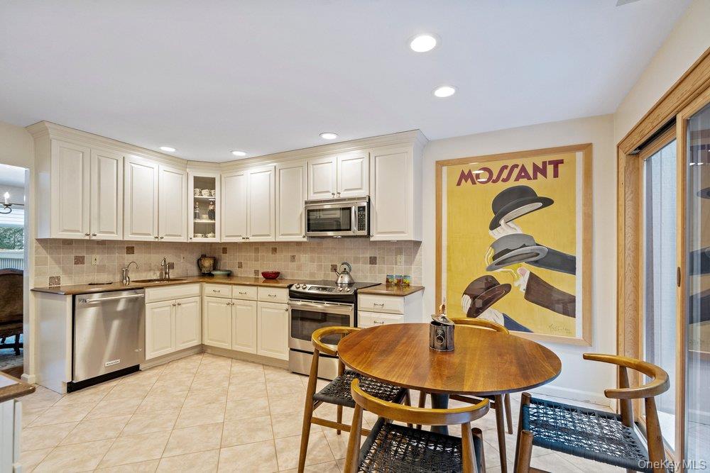 #13 photo, 194 Alta Terrace Terrace, Jericho , NY 11753