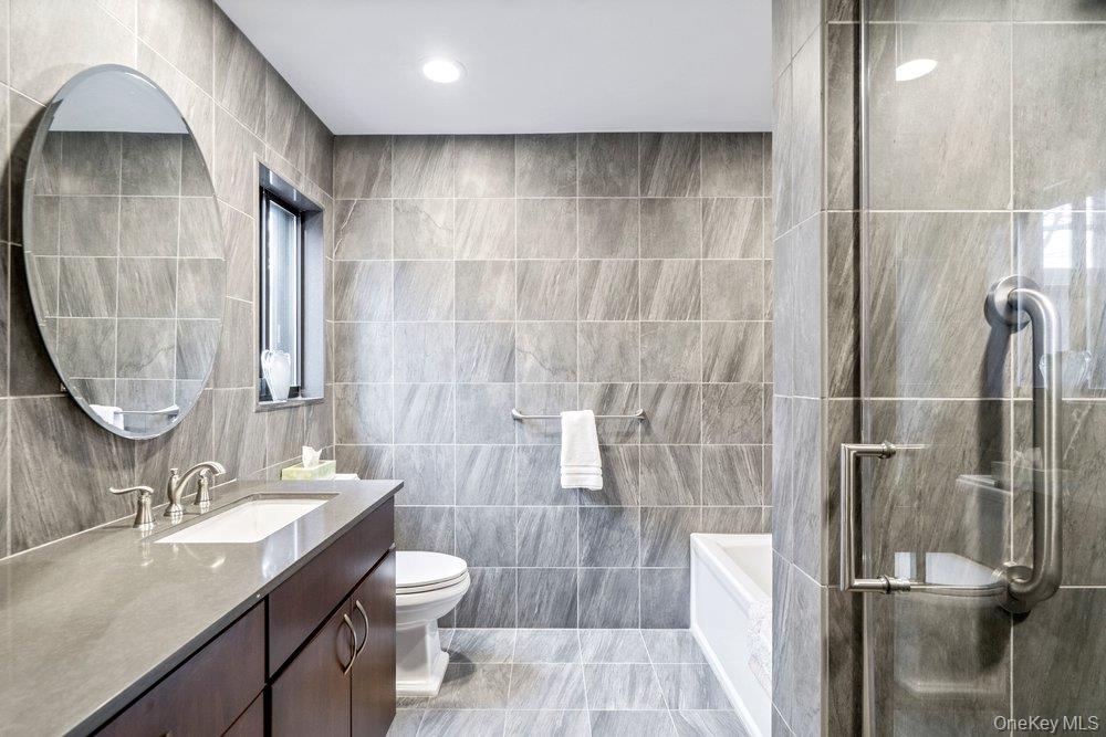 #20 photo, 194 Alta Terrace Terrace, Jericho , NY 11753