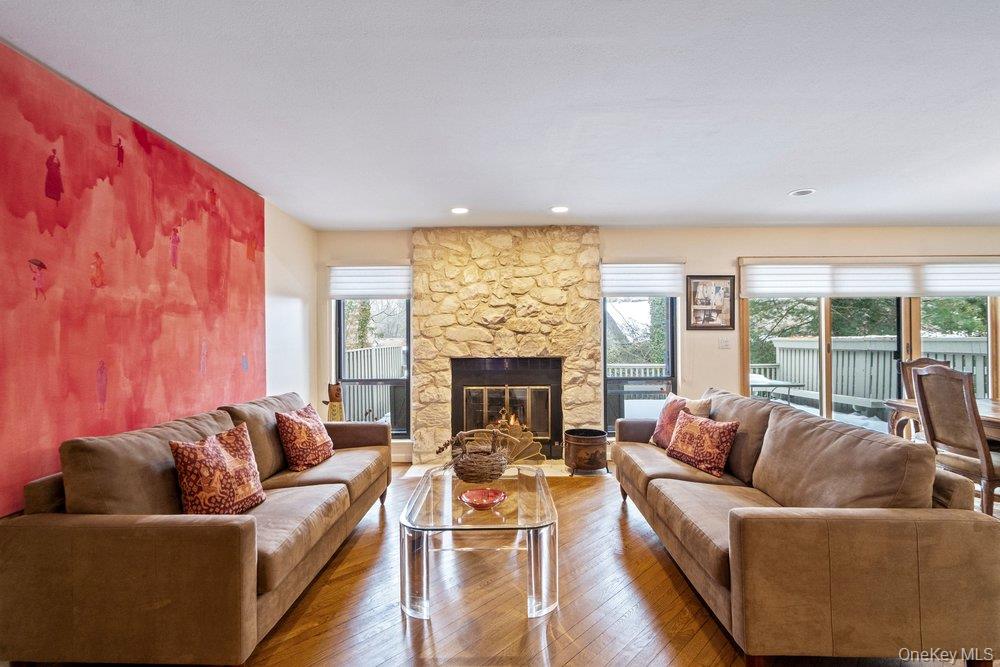 #4 photo, 194 Alta Terrace Terrace, Jericho , NY 11753