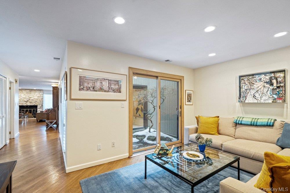 #6 photo, 194 Alta Terrace Terrace, Jericho , NY 11753