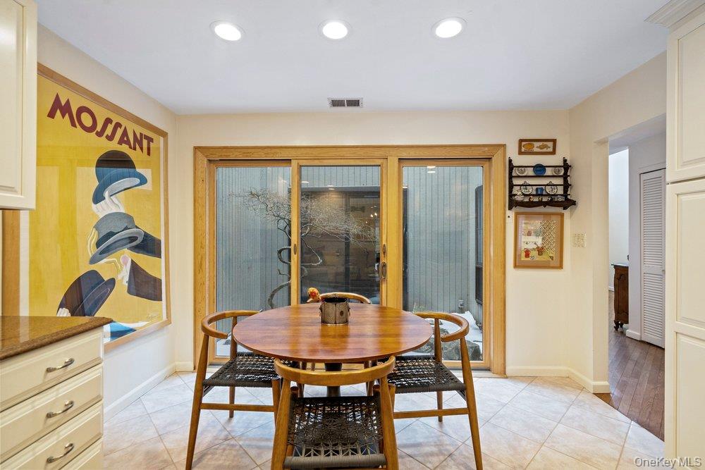 #9 photo, 194 Alta Terrace Terrace, Jericho , NY 11753