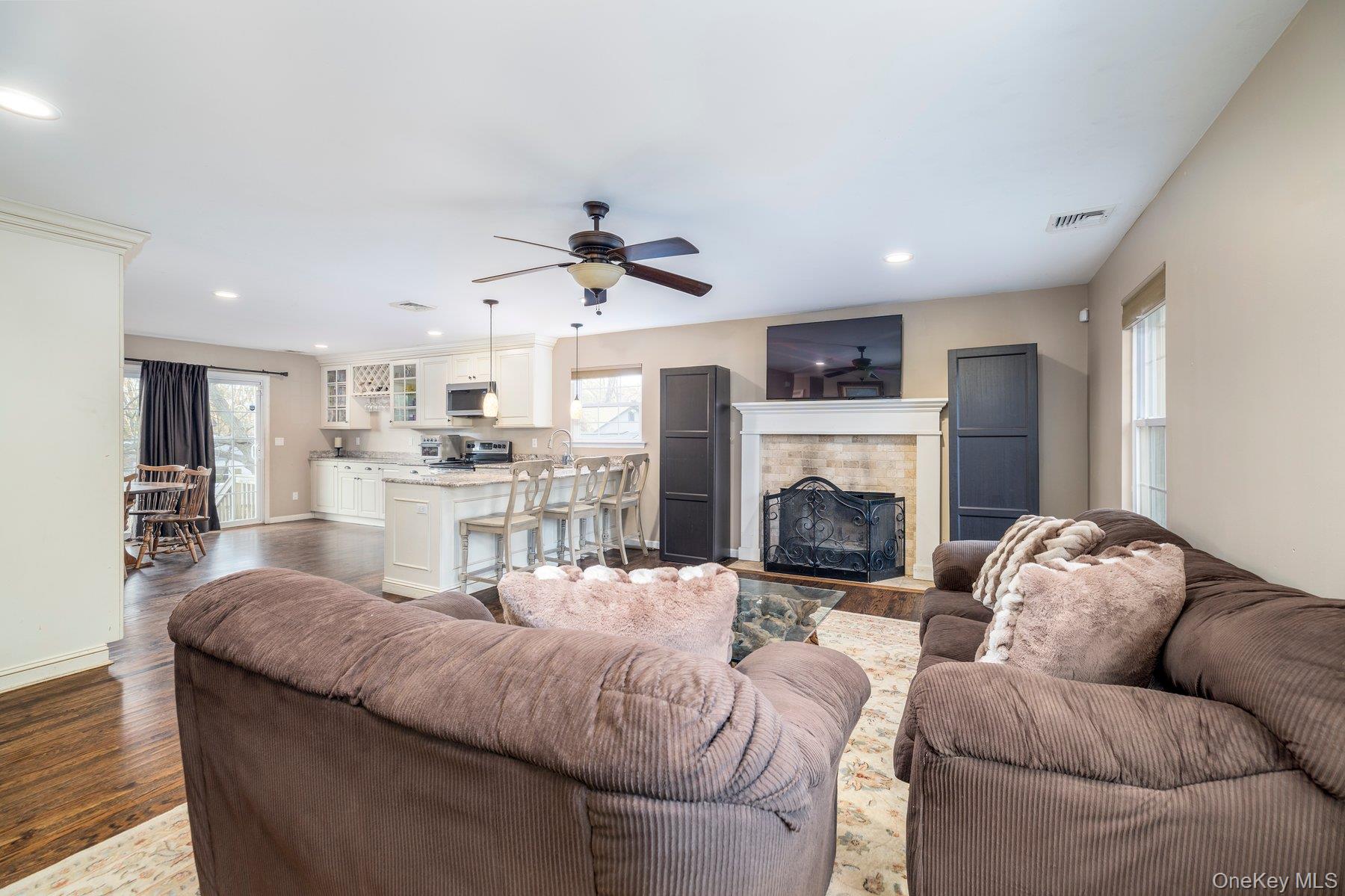 #5 photo, 12 Summit Street, East Patchogue , NY 11772