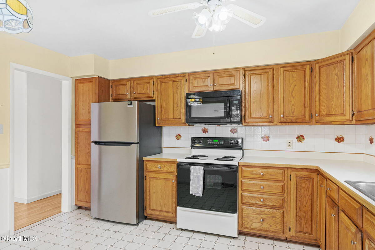 #16 photo, 1041 Gates Drive, Schenectady , NY 12306