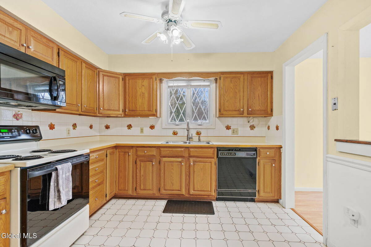 #17 photo, 1041 Gates Drive, Schenectady , NY 12306