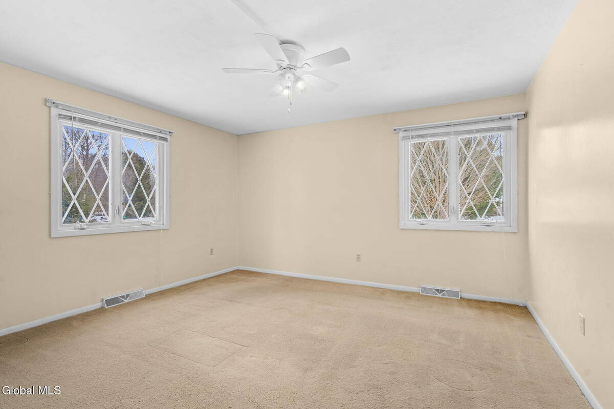 #19 photo, 1041 Gates Drive, Schenectady , NY 12306