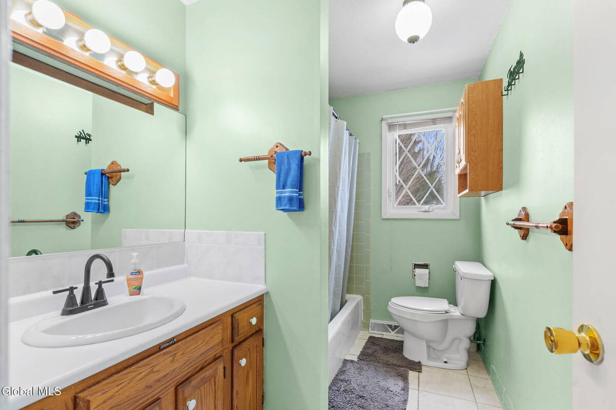 #25 photo, 1041 Gates Drive, Schenectady , NY 12306