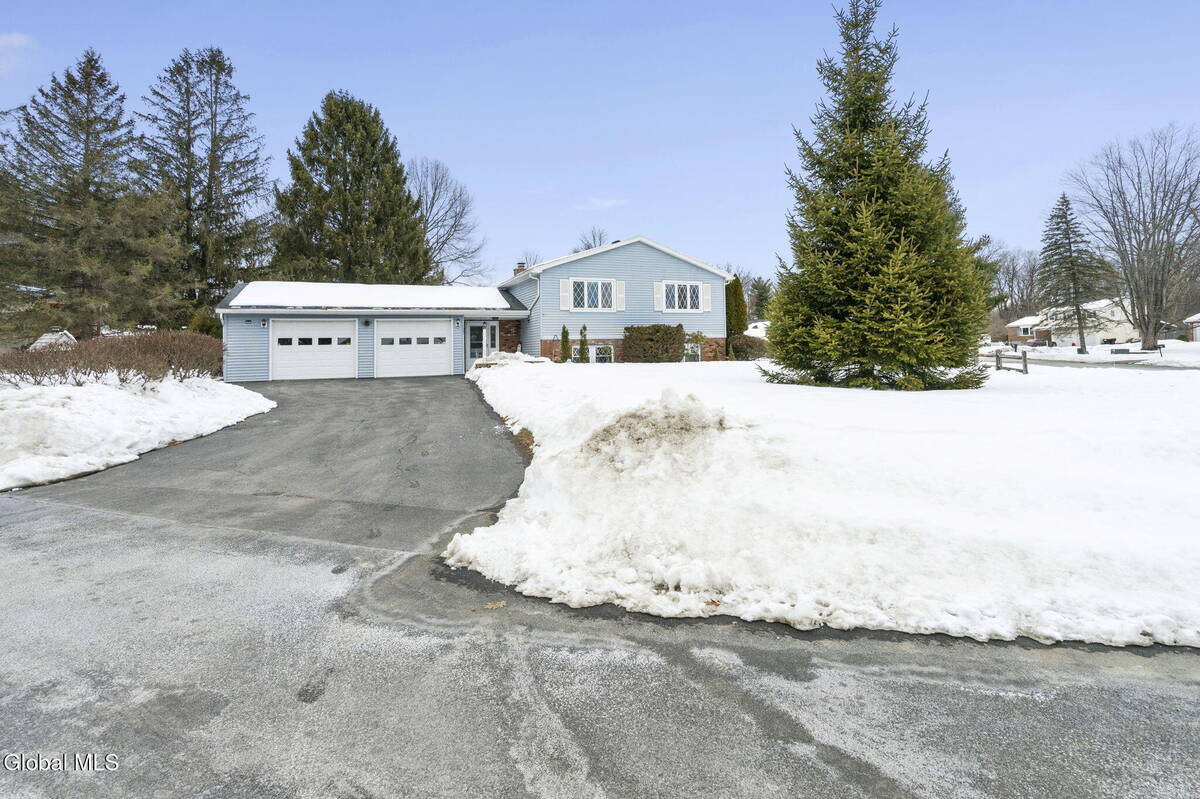 #44 photo, 1041 Gates Drive, Schenectady , NY 12306