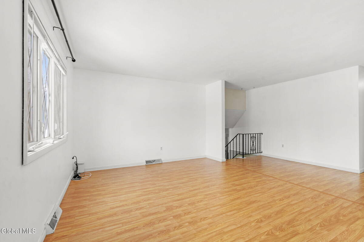 #7 photo, 1041 Gates Drive, Schenectady , NY 12306