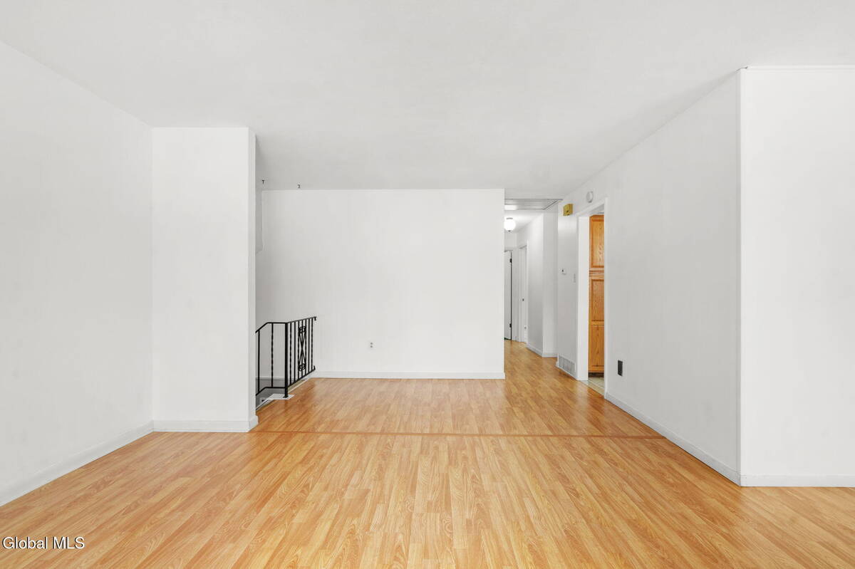 #8 photo, 1041 Gates Drive, Schenectady , NY 12306