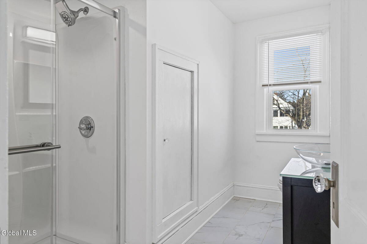 #17 photo, 10 Jesse Court, Troy , NY 12180