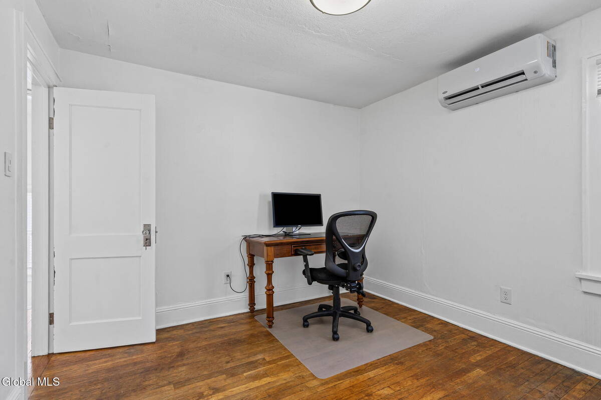 #23 photo, 10 Jesse Court, Troy , NY 12180