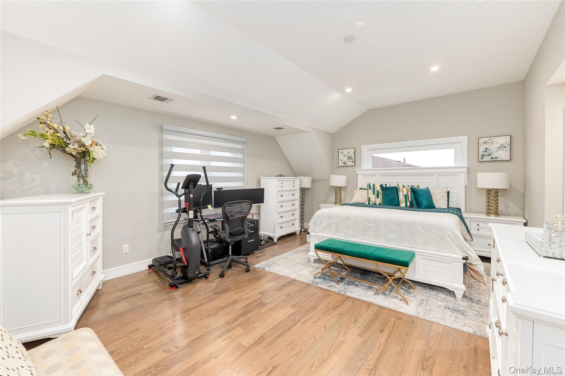 #14 photo, 72 W Marine Avenue, Lindenhurst , NY 11757