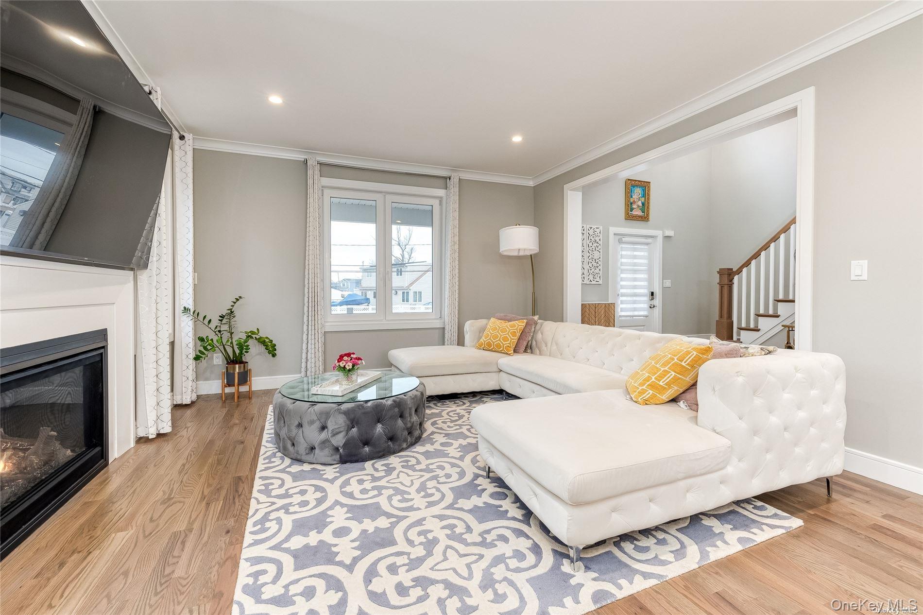 #4 photo, 72 W Marine Avenue, Lindenhurst , NY 11757