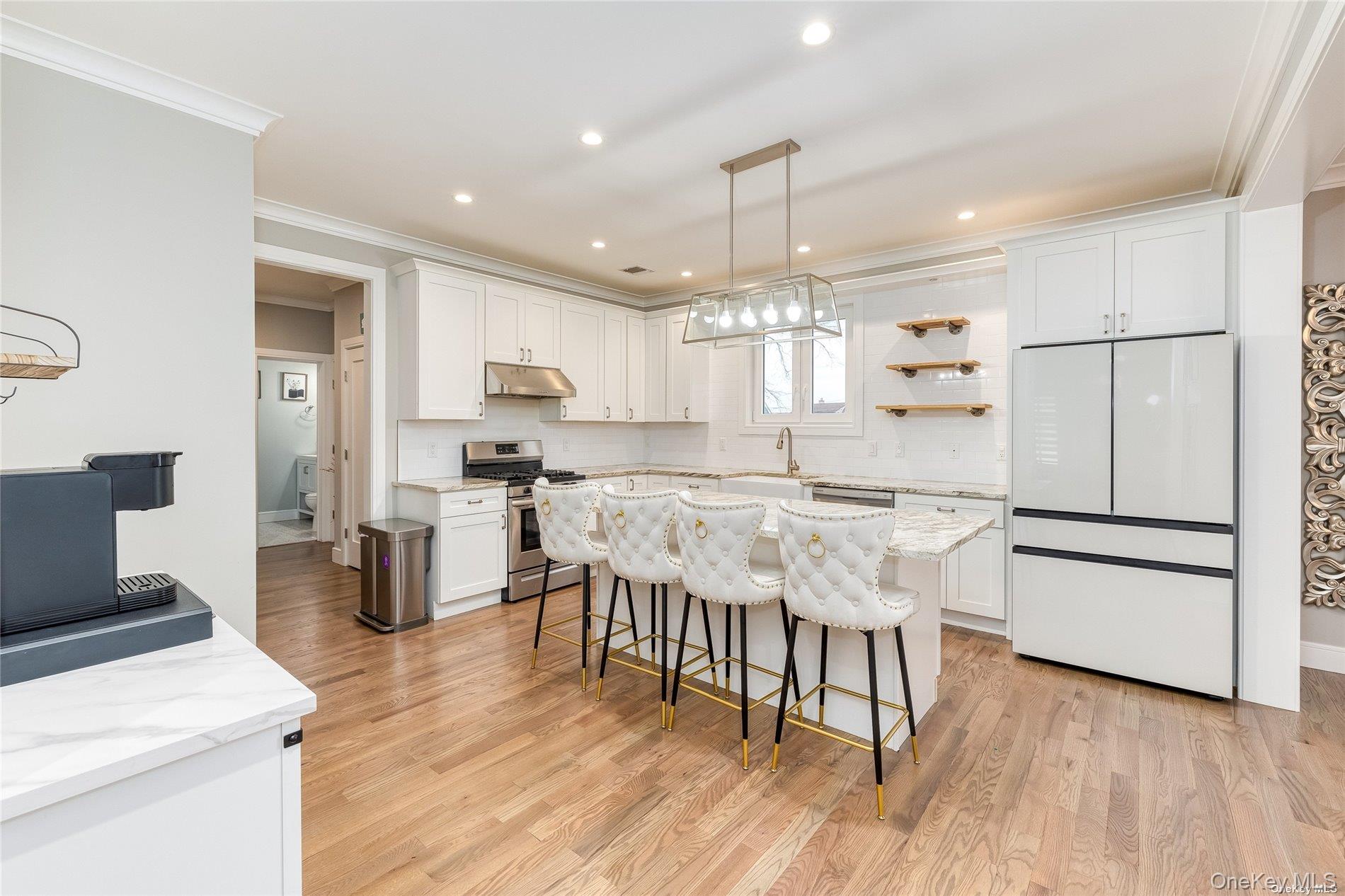 #7 photo, 72 W Marine Avenue, Lindenhurst , NY 11757