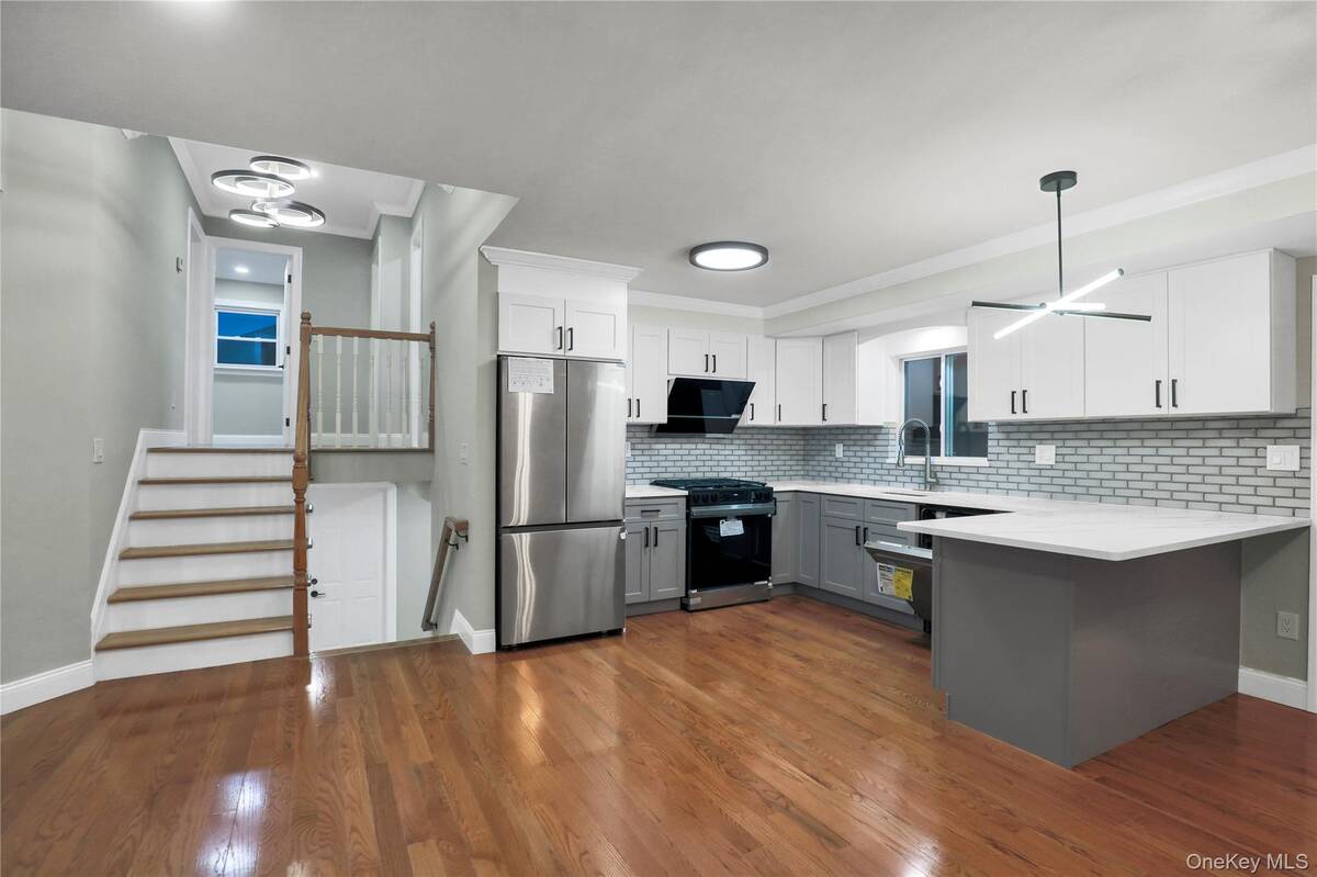 #1 photo, 45 Colony Lane, Syosset , NY 11791