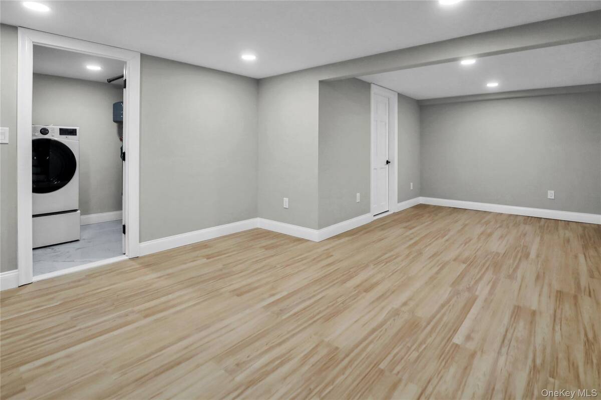 #14 photo, 45 Colony Lane, Syosset , NY 11791