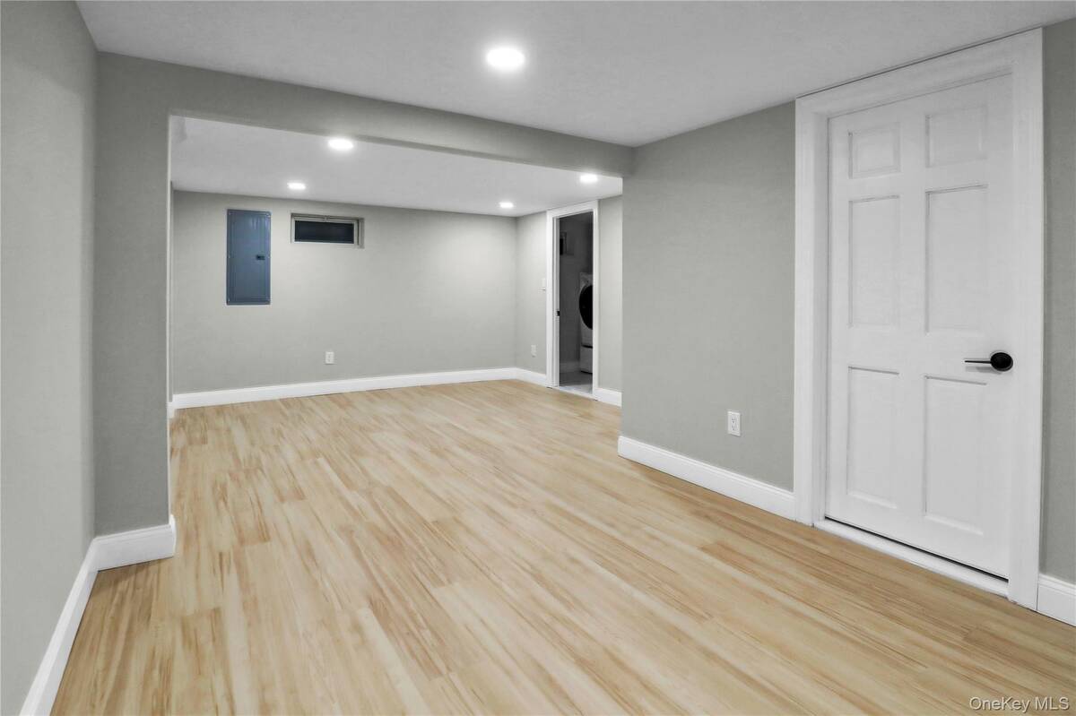 #15 photo, 45 Colony Lane, Syosset , NY 11791