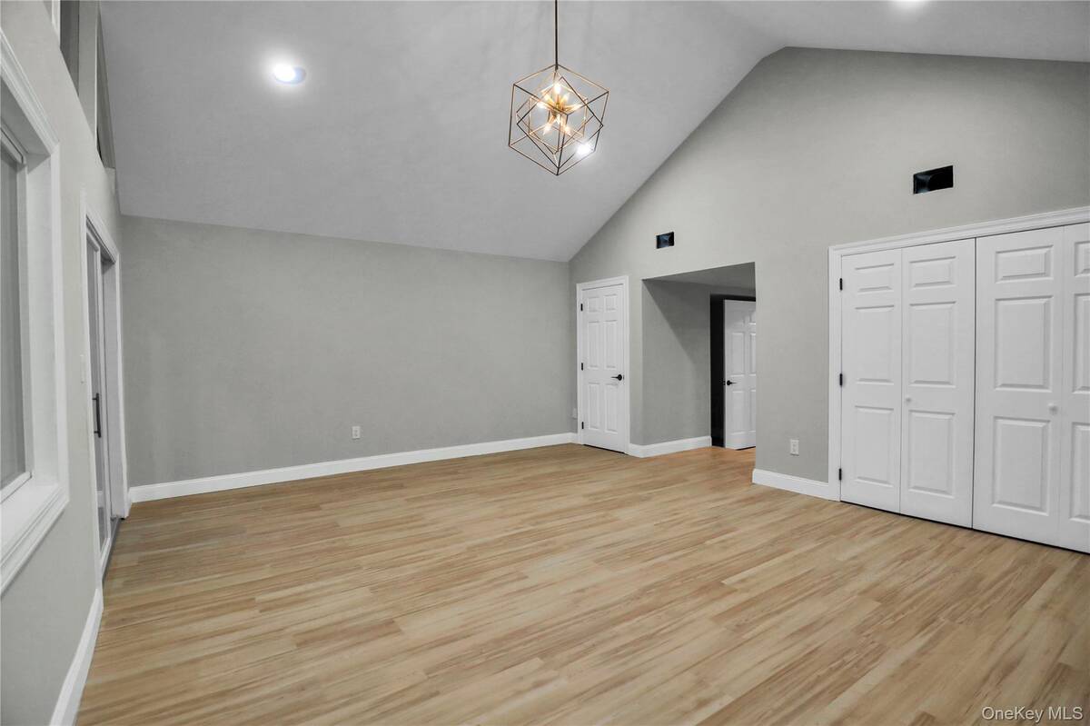 #3 photo, 45 Colony Lane, Syosset , NY 11791