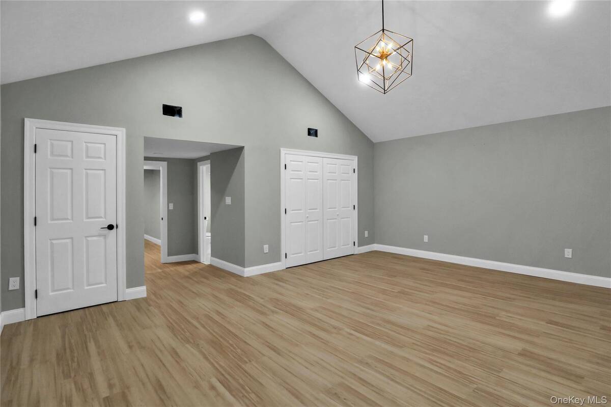 #4 photo, 45 Colony Lane, Syosset , NY 11791