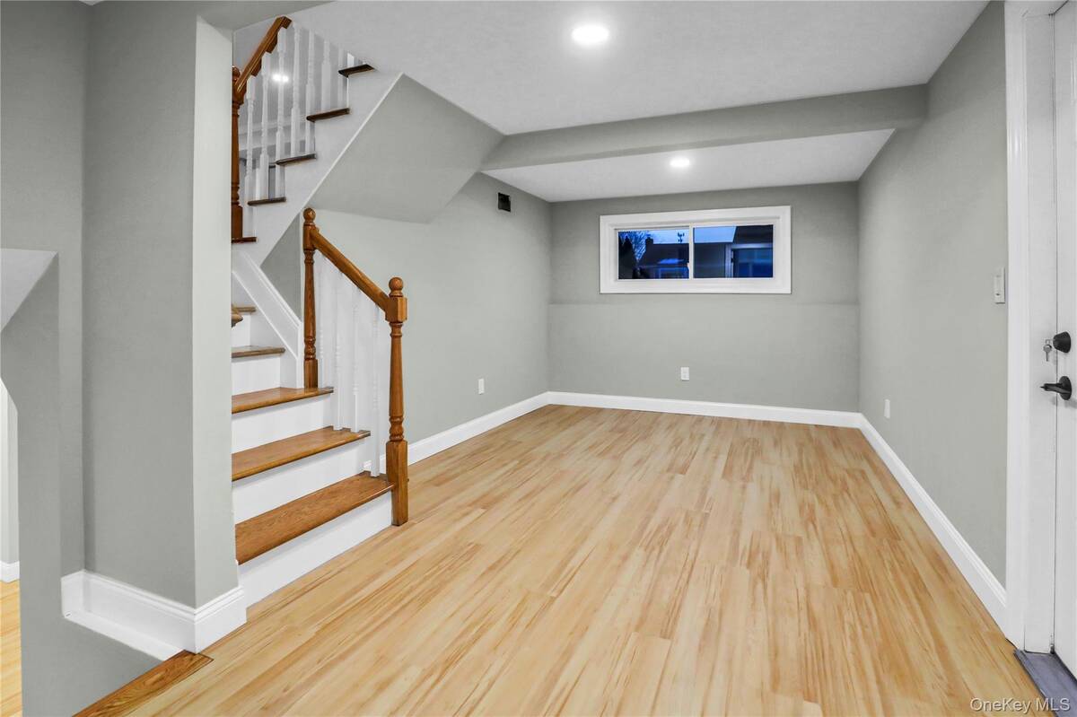 #6 photo, 45 Colony Lane, Syosset , NY 11791