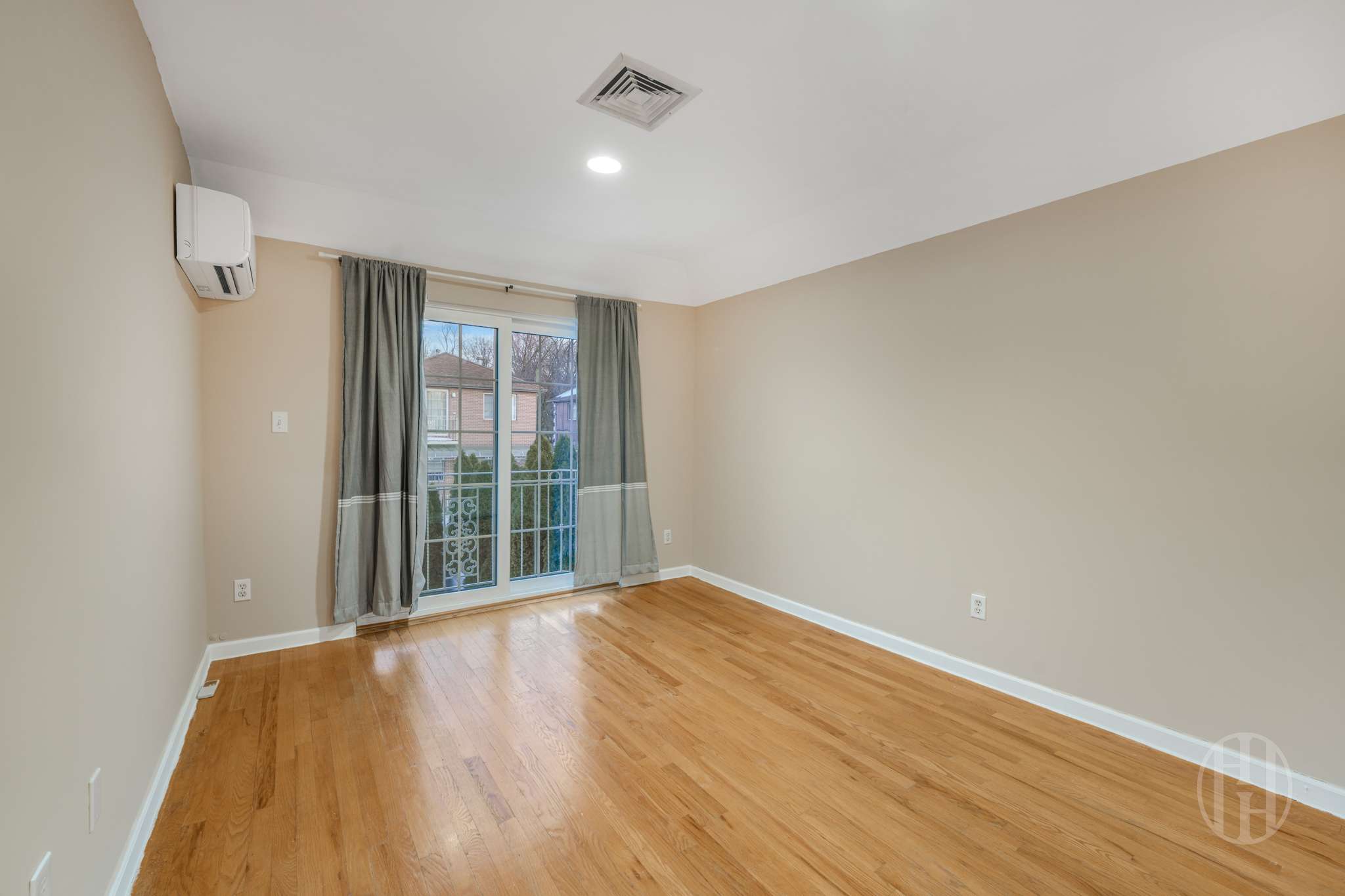 #11 photo, 88-10 70th Road, Forest Hills , NY 11375