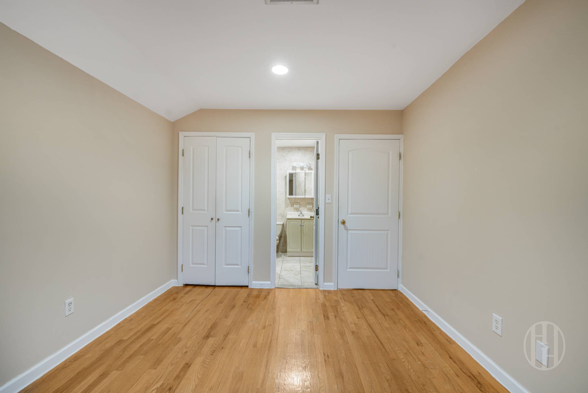 #14 photo, 88-10 70th Road, Forest Hills , NY 11375