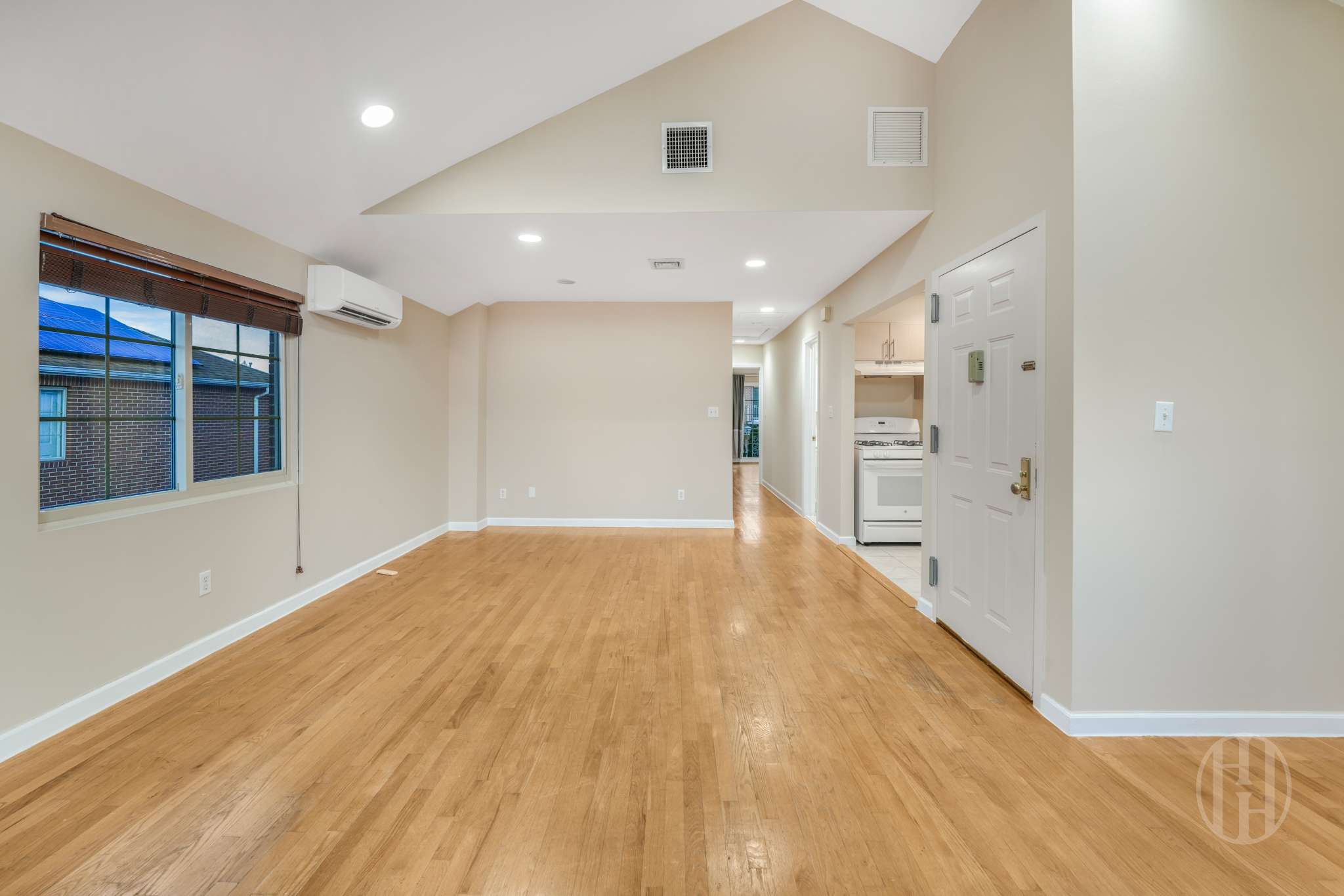 #7 photo, 88-10 70th Road, Forest Hills , NY 11375