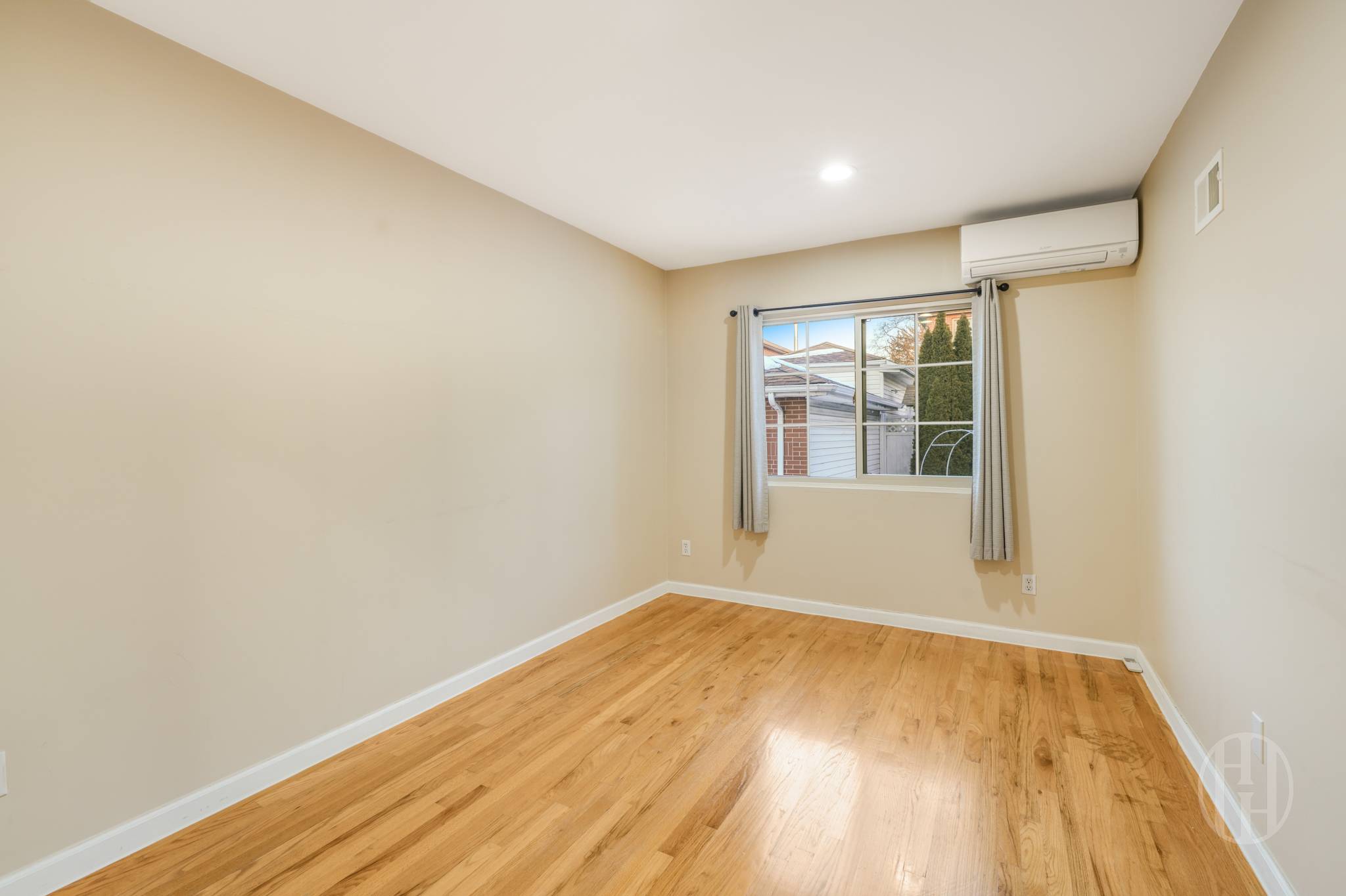 #13 photo, 88-10 70th Road, Forest Hills , NY 11375