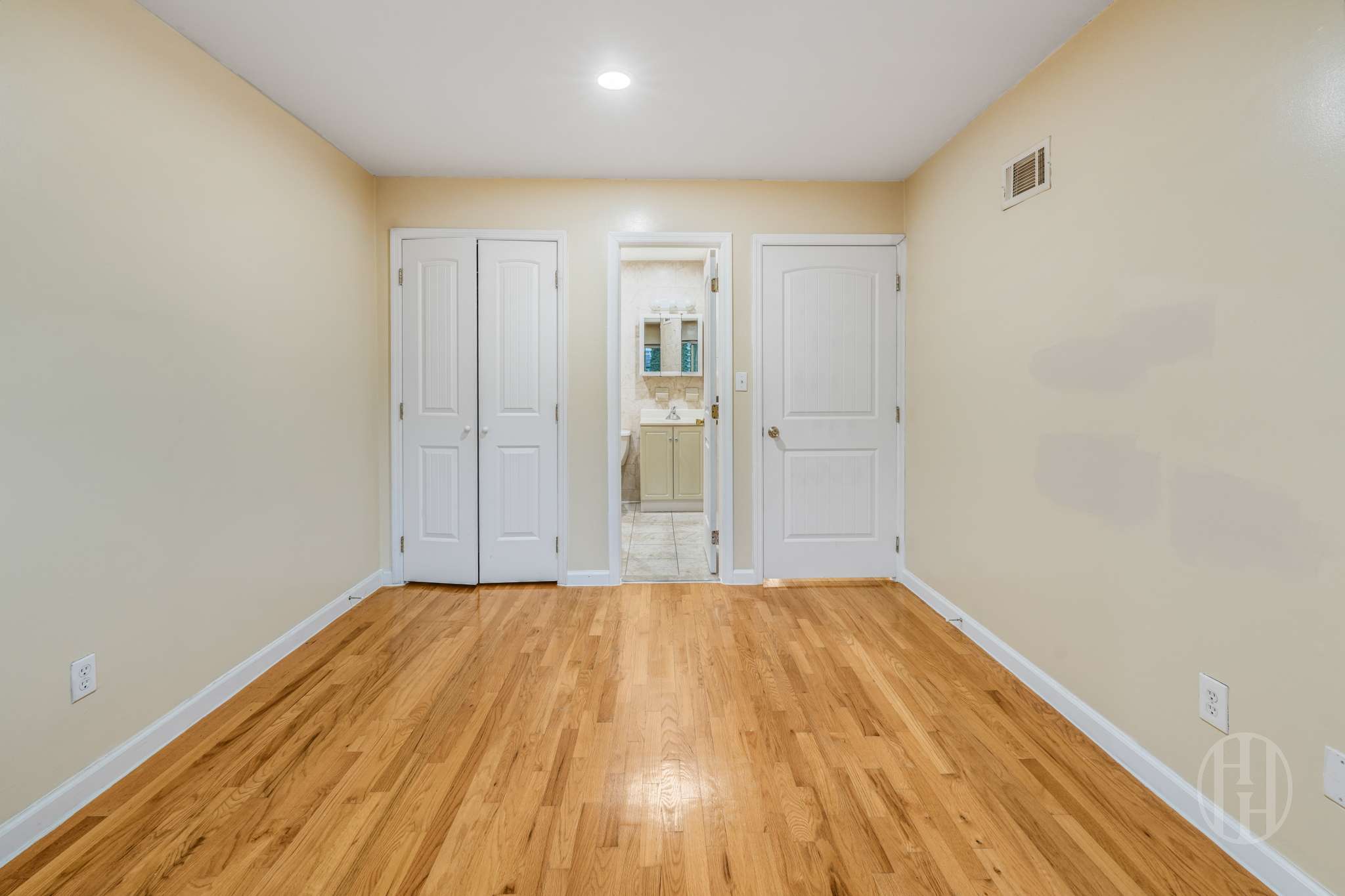 #15 photo, 88-10 70th Road, Forest Hills , NY 11375