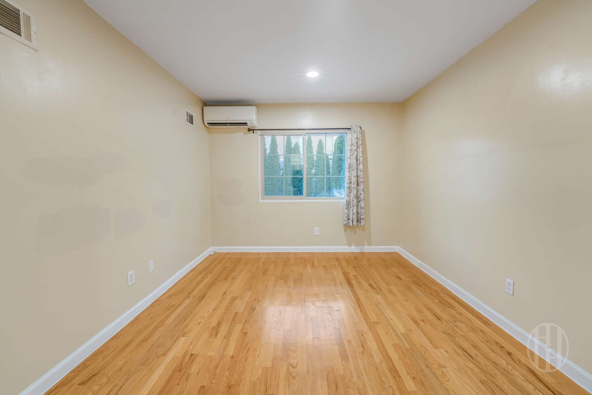 #17 photo, 88-10 70th Road, Forest Hills , NY 11375