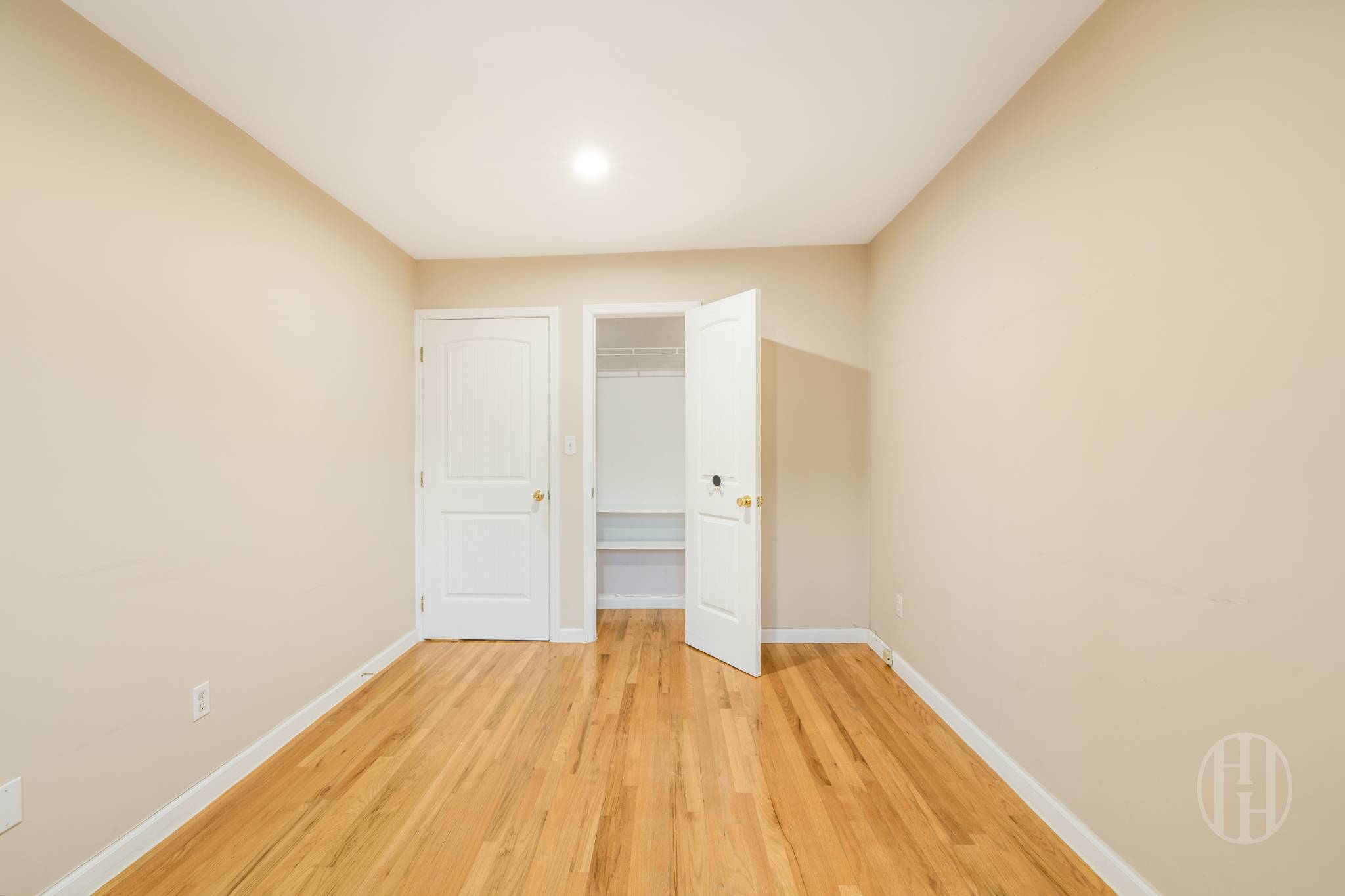 #8 photo, 88-10 70th Road, Forest Hills , NY 11375