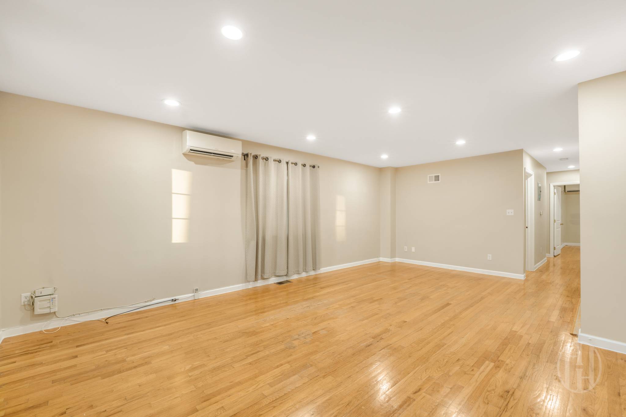 #9 photo, 88-10 70th Road, Forest Hills , NY 11375