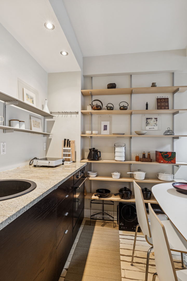 #4 photo, 320 E 42ND Street, Murray Hill , NY 10017