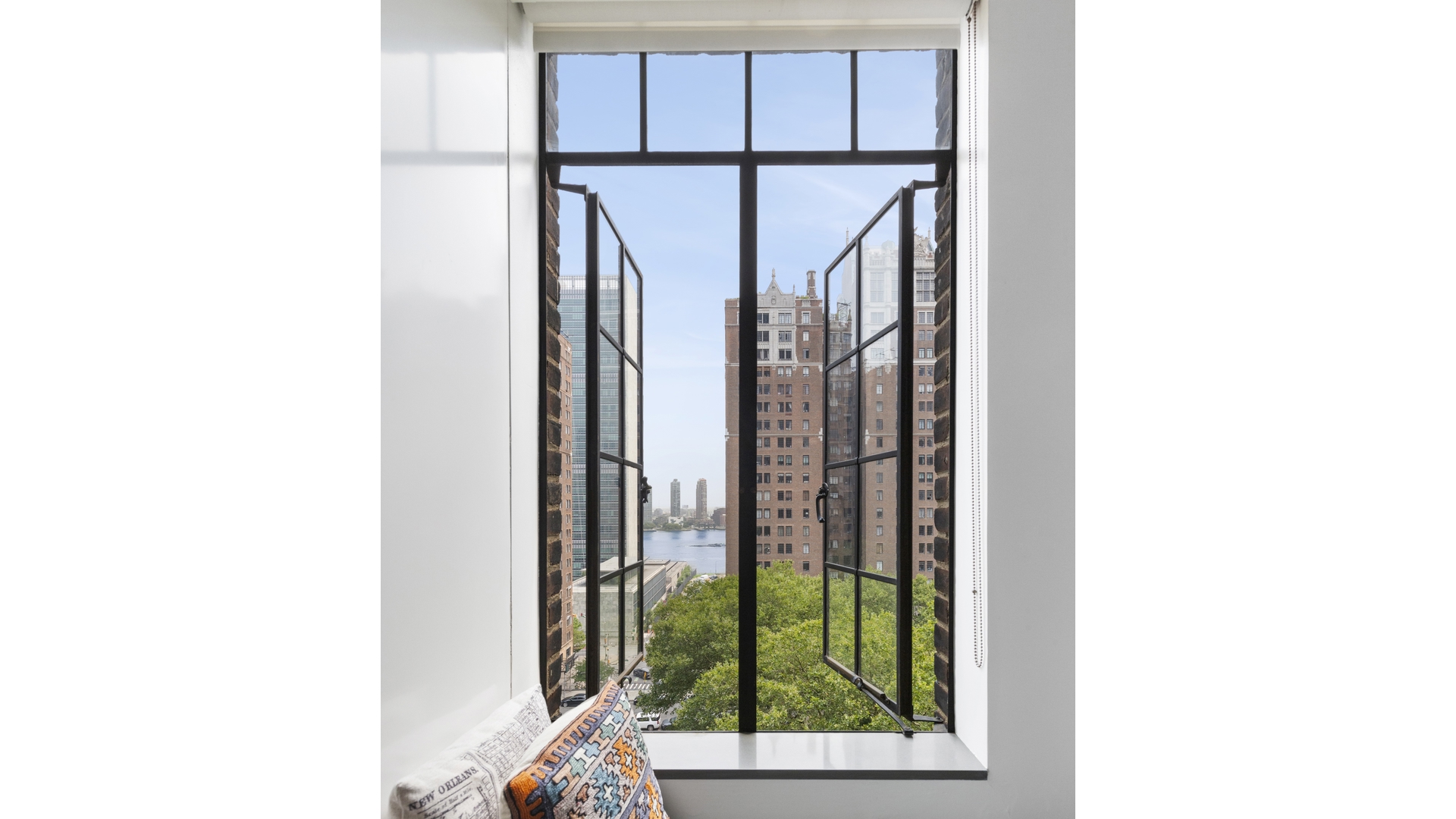 #8 photo, 320 E 42ND Street, Murray Hill , NY 10017