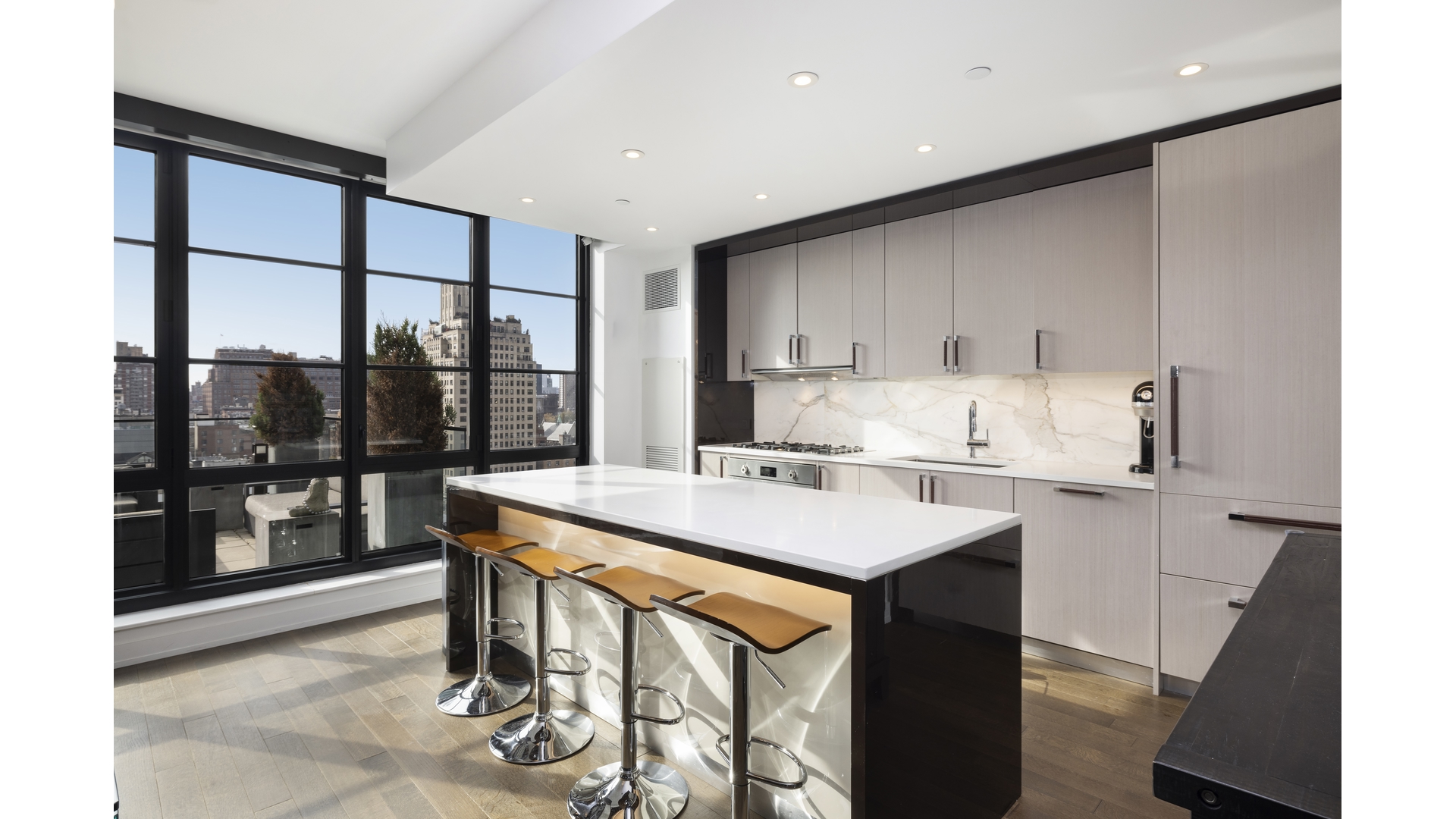 #5 photo, 261 W 25TH Street, Chelsea , NY 10001