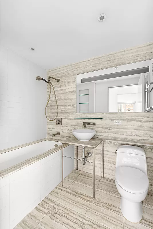 #5 photo, 322 W 57TH Street, मैनहटन Hell's Kitchen , NY 10019