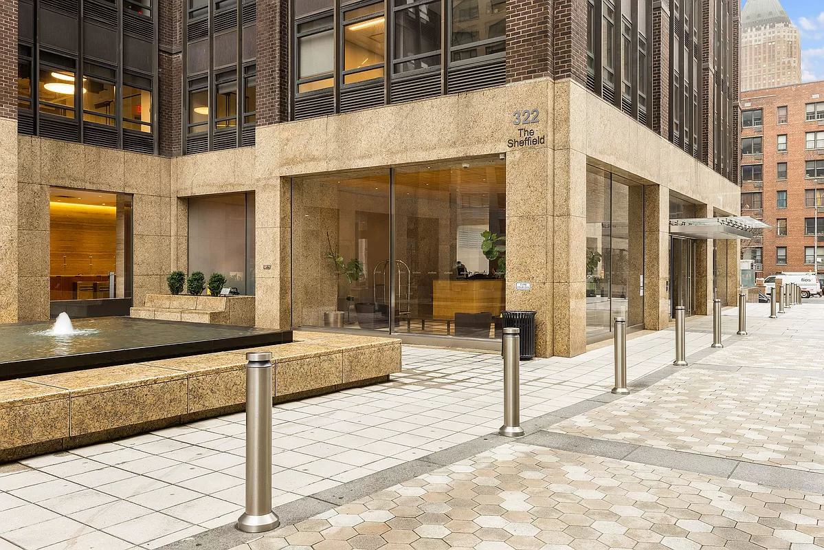 #9 photo, 322 W 57TH Street, मैनहटन Hell's Kitchen , NY 10019