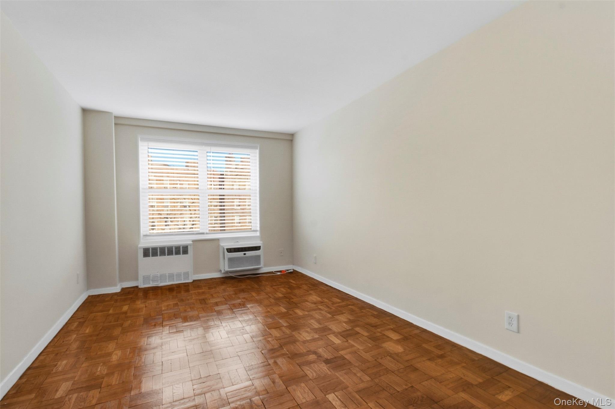 #11 photo, 10 Old Mamaroneck Road, White Plains , NY 10605