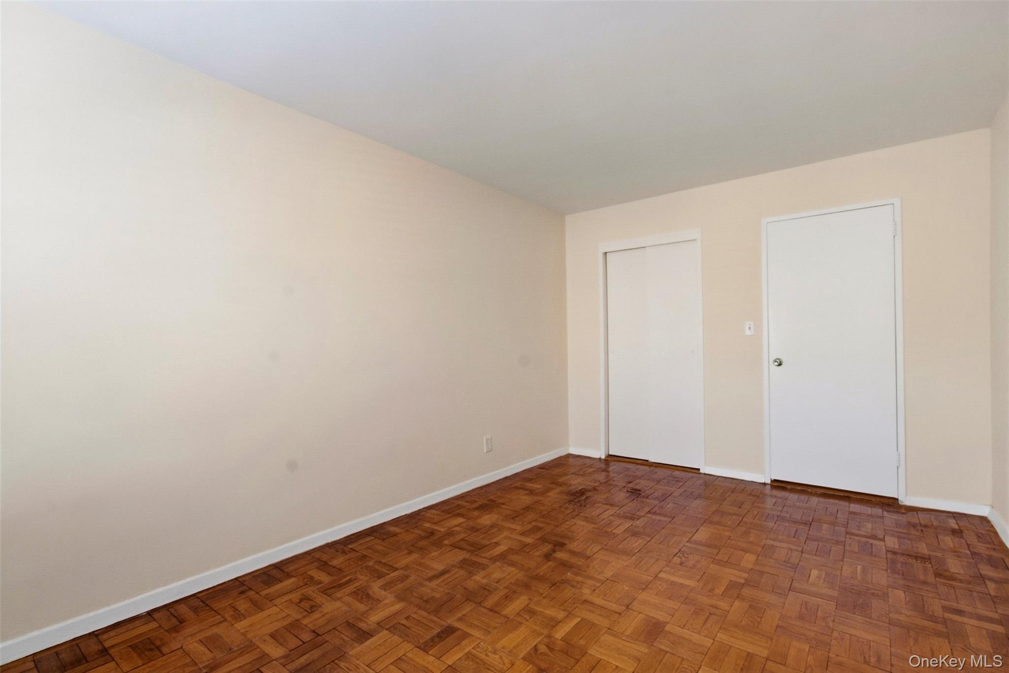 #12 photo, 10 Old Mamaroneck Road, White Plains , NY 10605