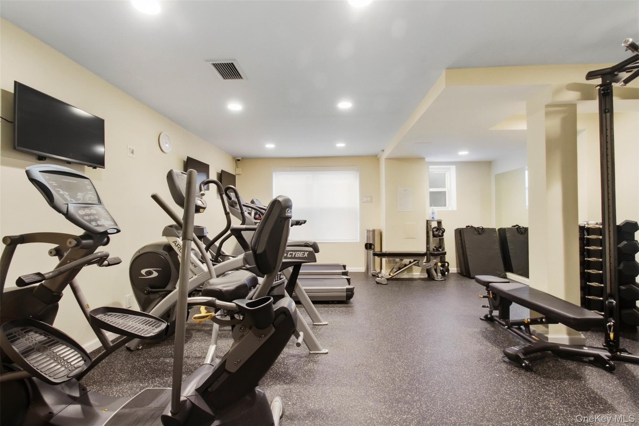 #14 photo, 10 Old Mamaroneck Road, White Plains , NY 10605