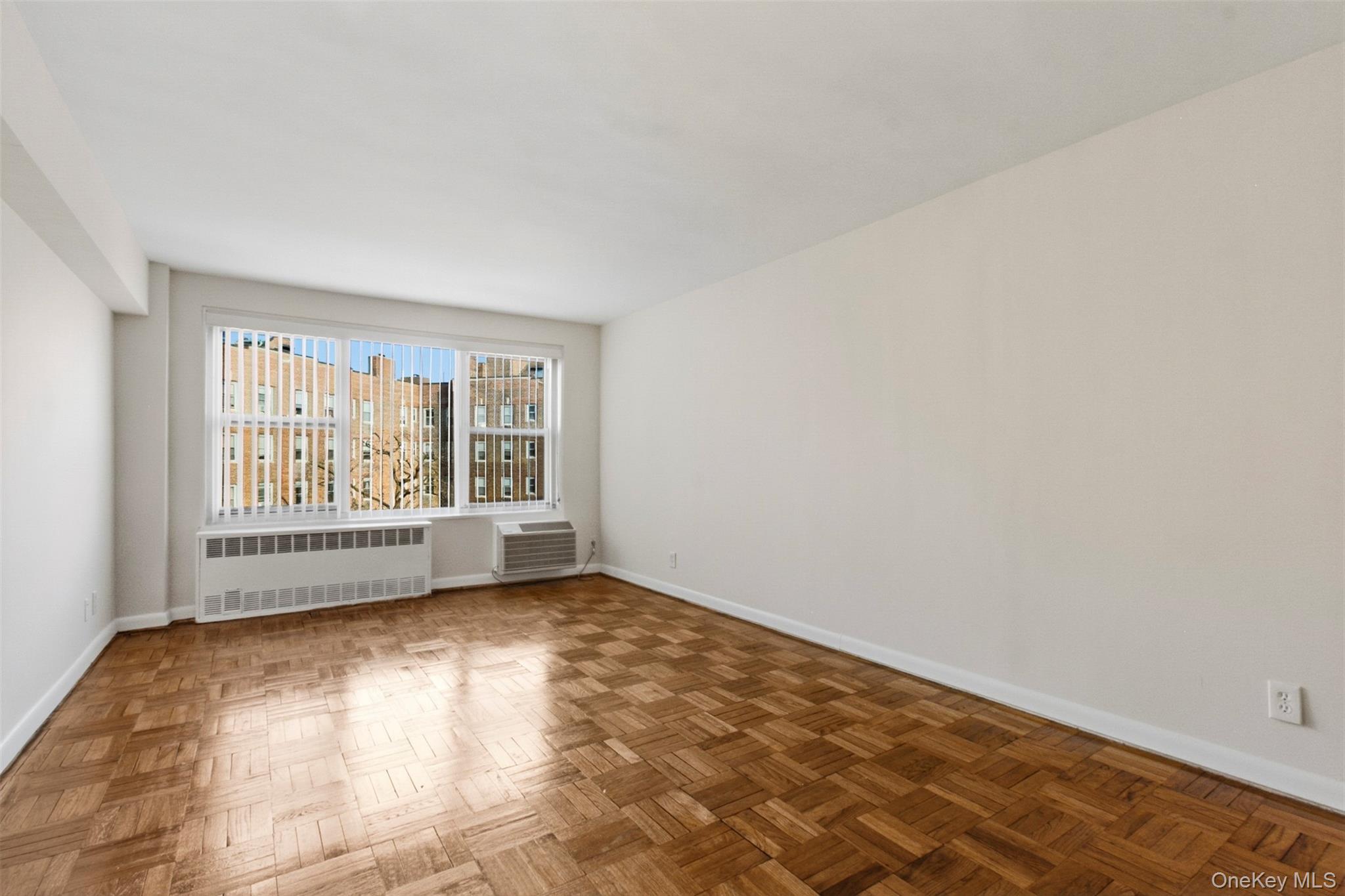 #7 photo, 10 Old Mamaroneck Road, White Plains , NY 10605