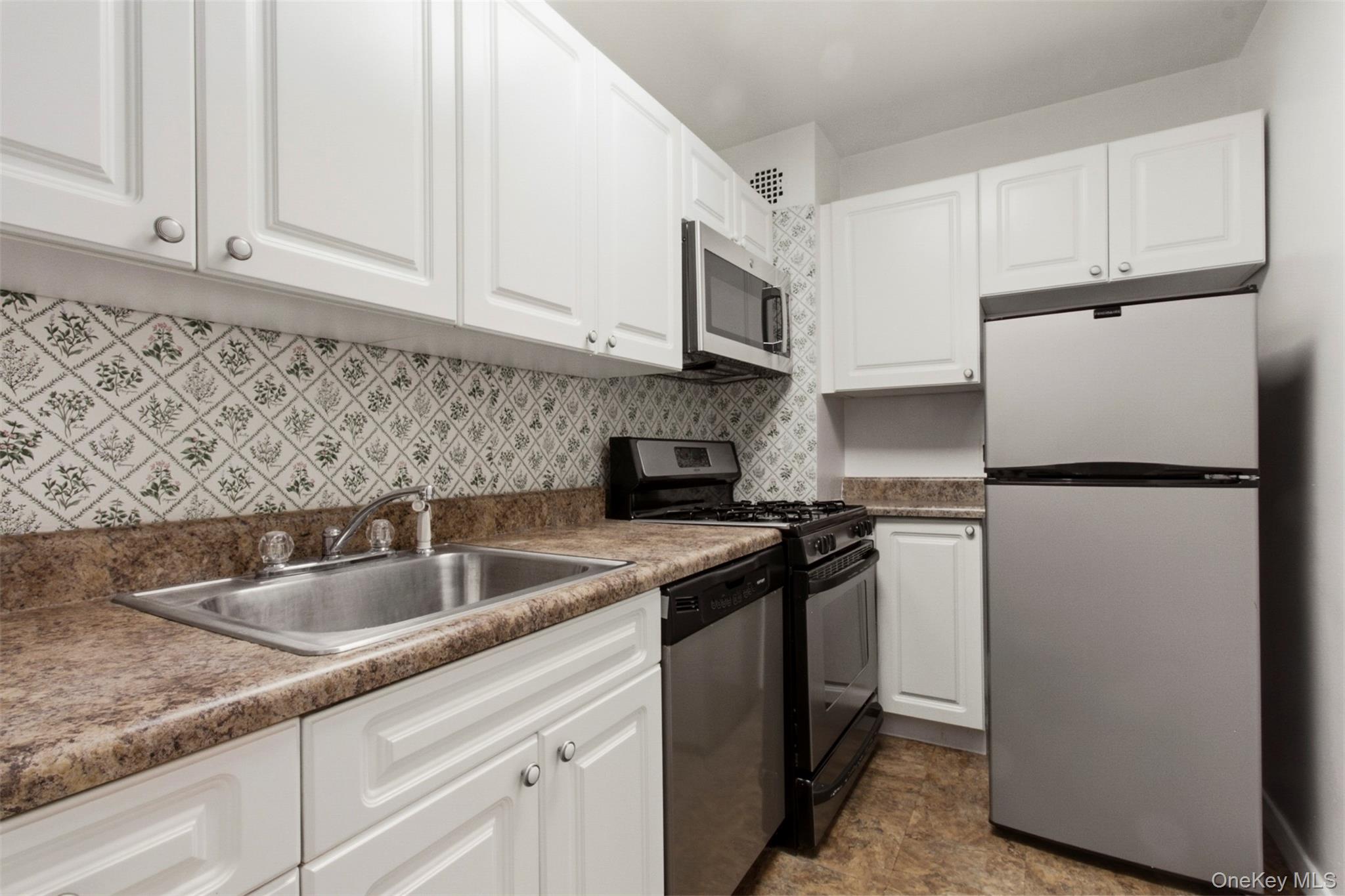 #9 photo, 10 Old Mamaroneck Road, White Plains , NY 10605