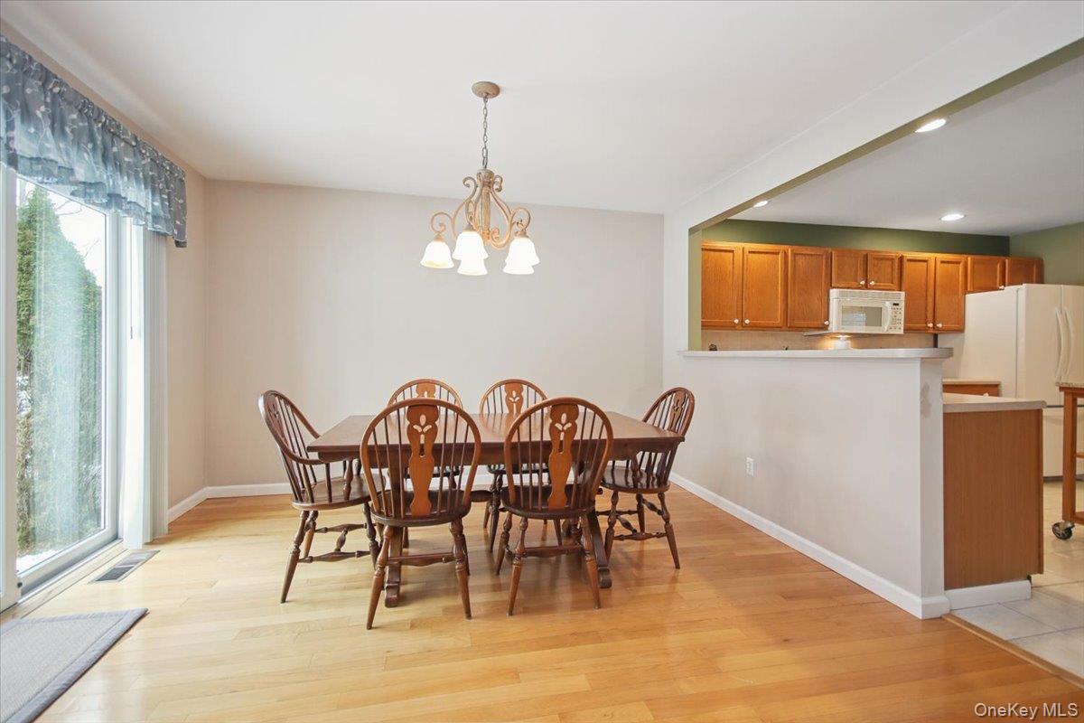 #10 photo, 4 Osborne Glen, Poughquag , NY 12570