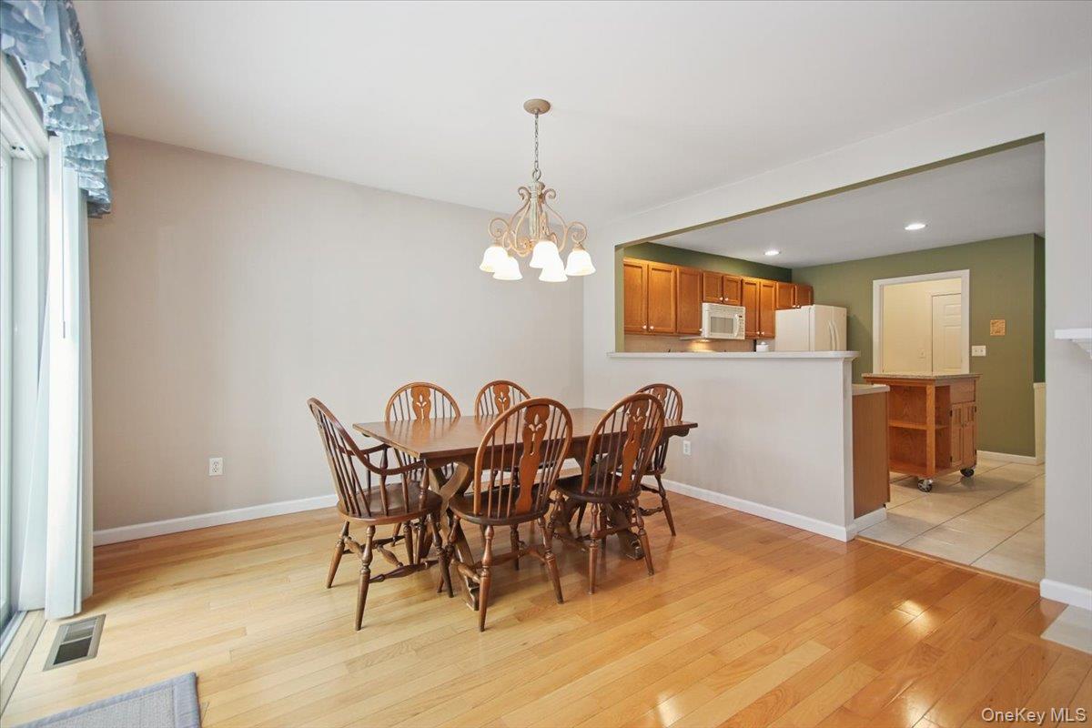 #11 photo, 4 Osborne Glen, Poughquag , NY 12570