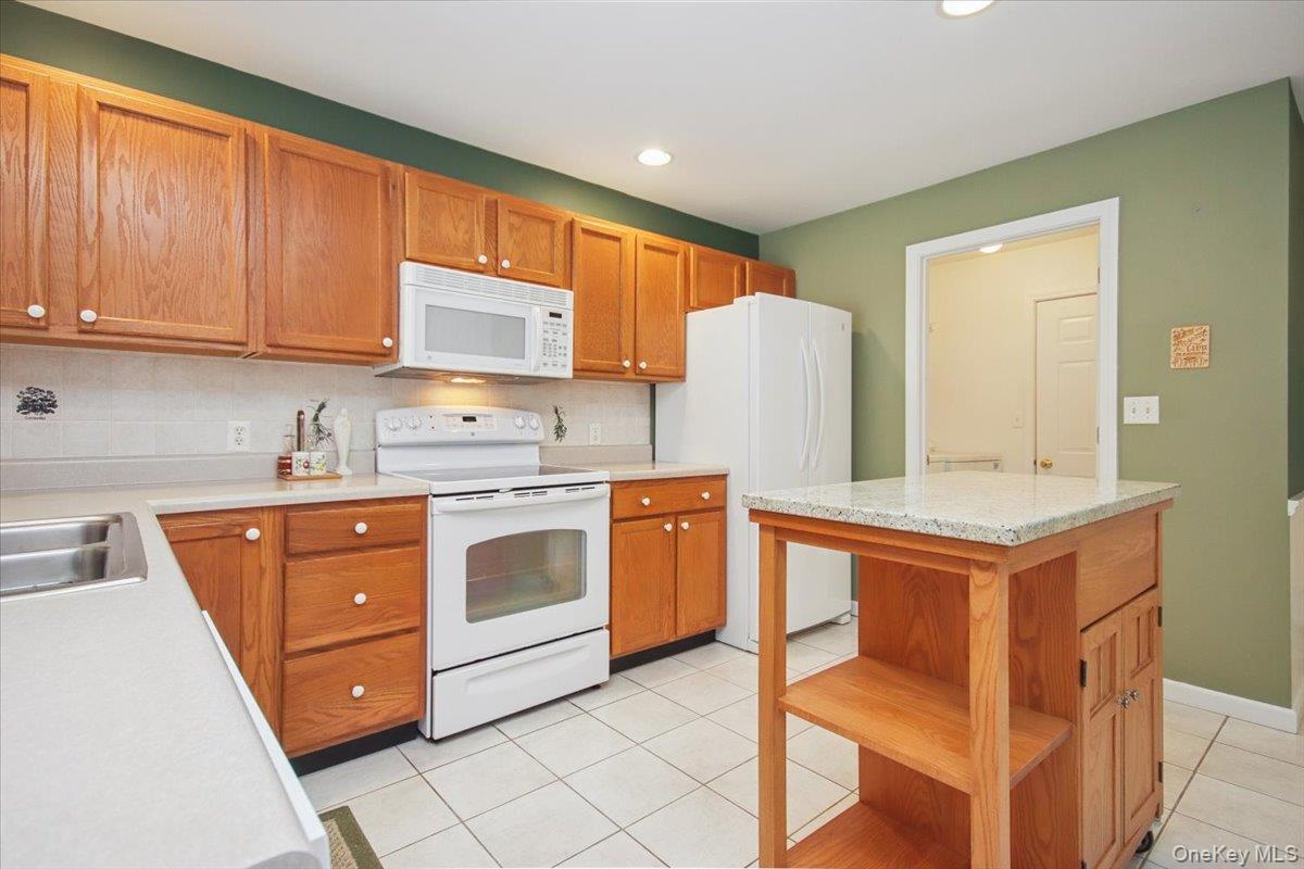 #14 photo, 4 Osborne Glen, Poughquag , NY 12570