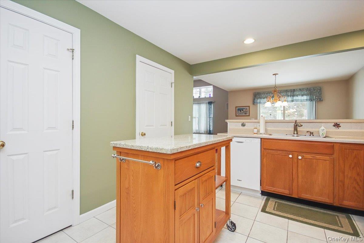 #16 photo, 4 Osborne Glen, Poughquag , NY 12570